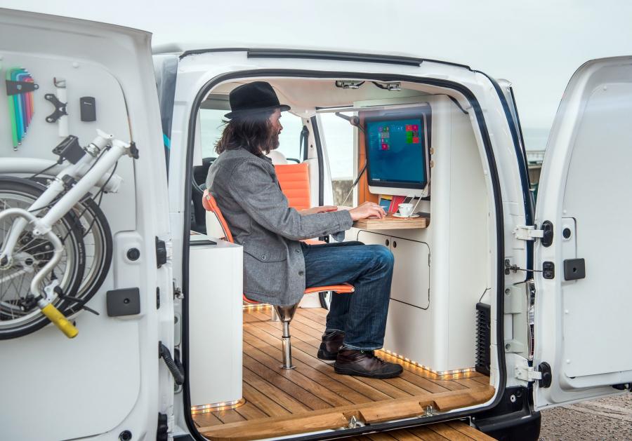 Интерьер Nissan e-NV200 WORKSPACe 2016 года  (фото 7 из 9)